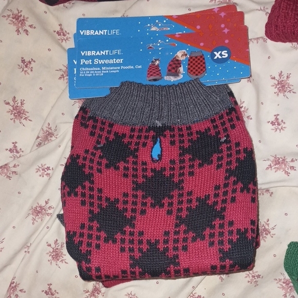 Vibrant Life Red and Black Pet Sweater XS And A Green Dog Sweater - Picture 1 of 3
